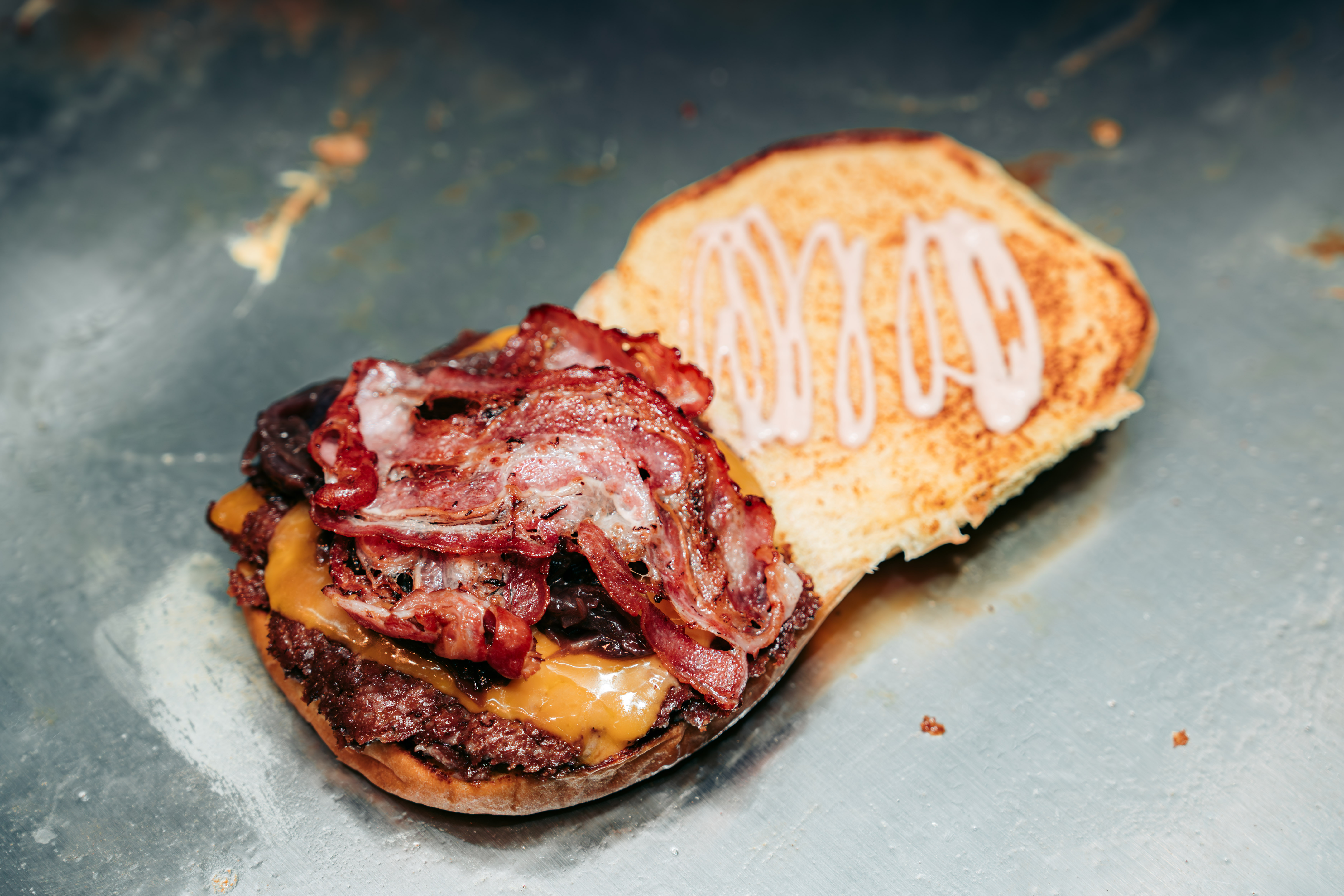 Knuspriger Kalbsspeck für Smash Burger