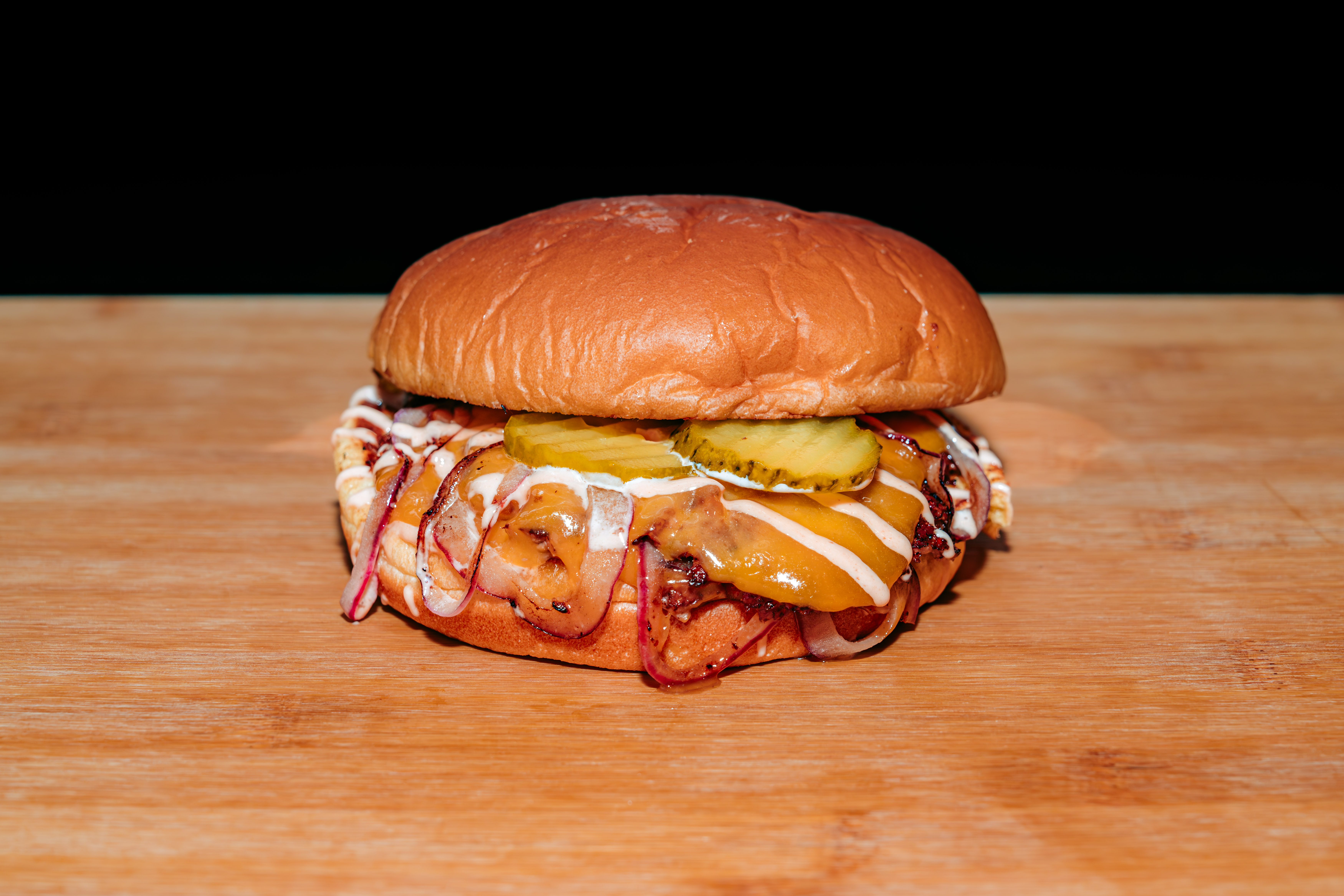 Smash Oklahoma Burger mit Zwiebeln und Cheddar in Baden
